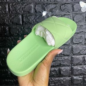 Bottega Venta Slides